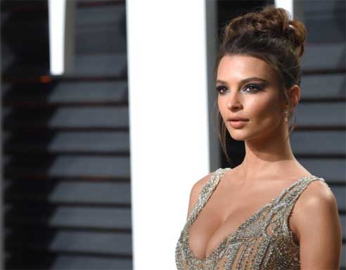 Emily Ratajkowski attracts attention with her large breasts