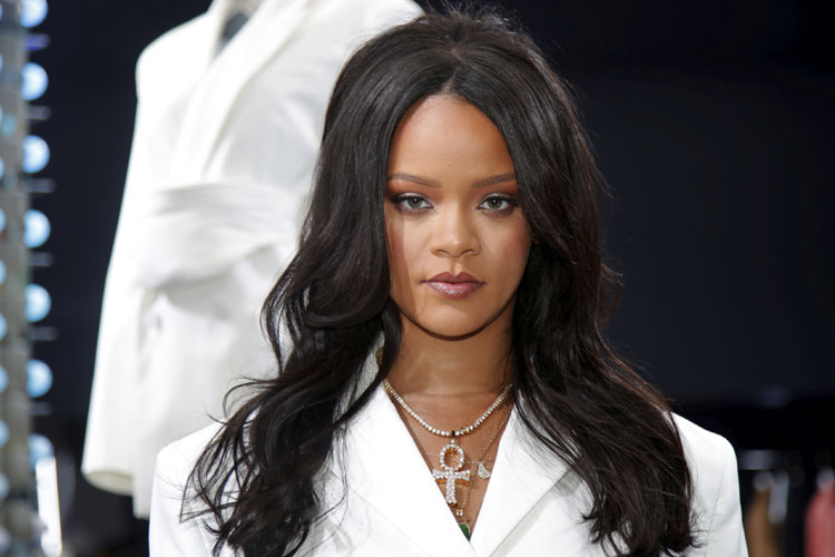 Rihanna plastic surgery